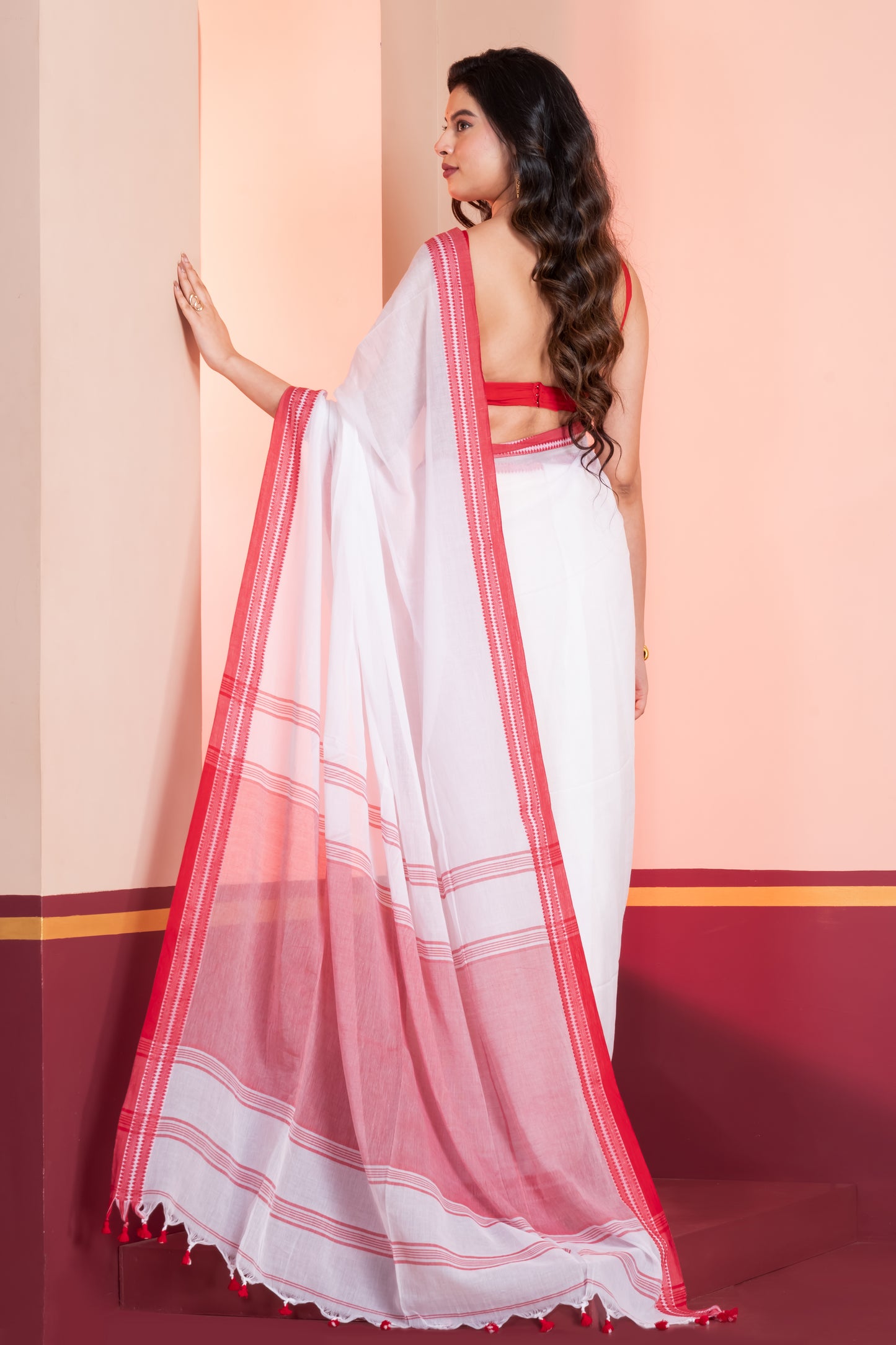 Laal Paar Handloom Mul Cotton Saree with Tassels