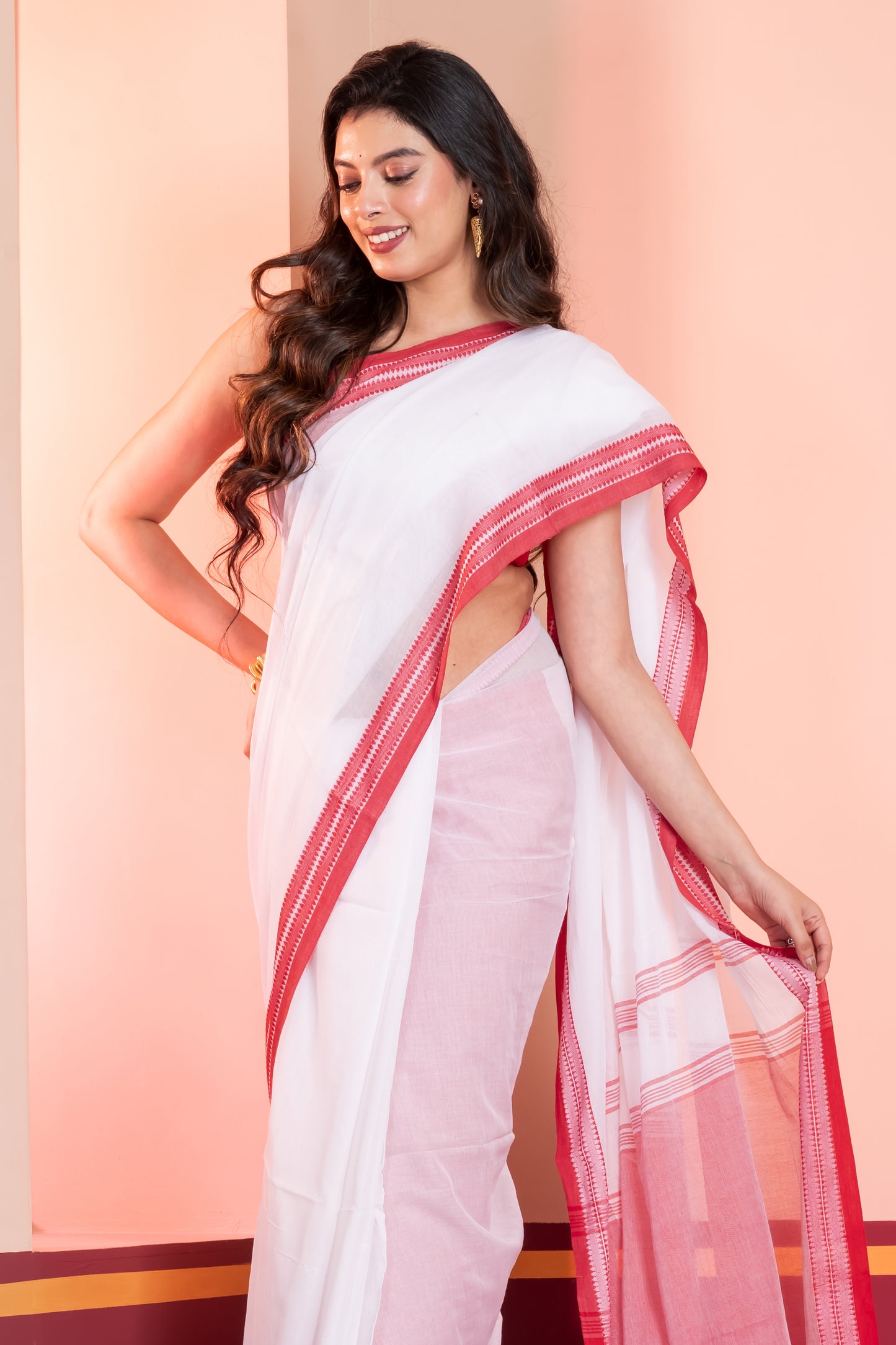 Laal Paar Handloom Mul Cotton Saree with Tassels