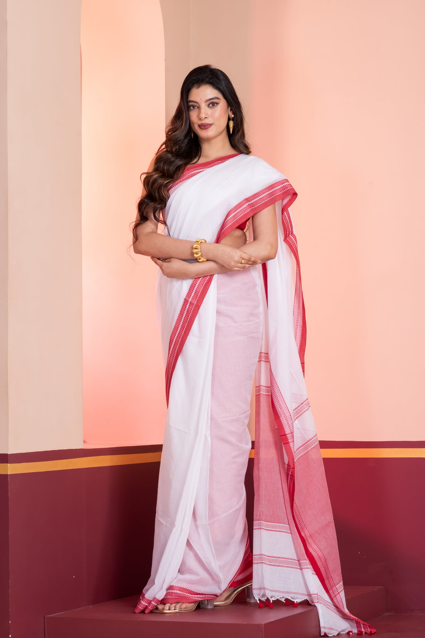 Laal Paar Handloom Mul Cotton Saree with Tassels