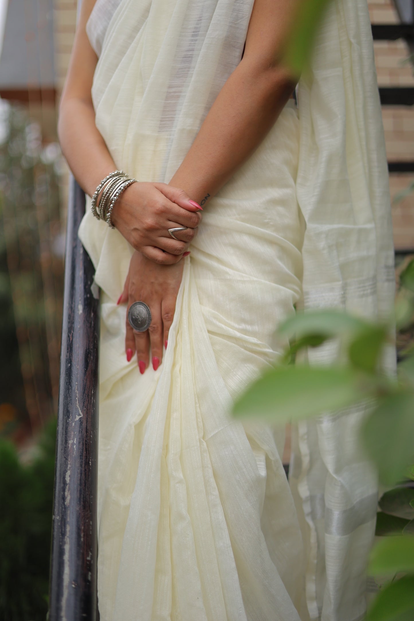 Off White Plain Slub Mul Cotton Saree with Silver Zari Stripes Saree Handloom saree, handcrafted saree, daily wear saree, office saree, affordable saree, saree for summers, Suta sarees, Eternity by Sakshi Sarees,