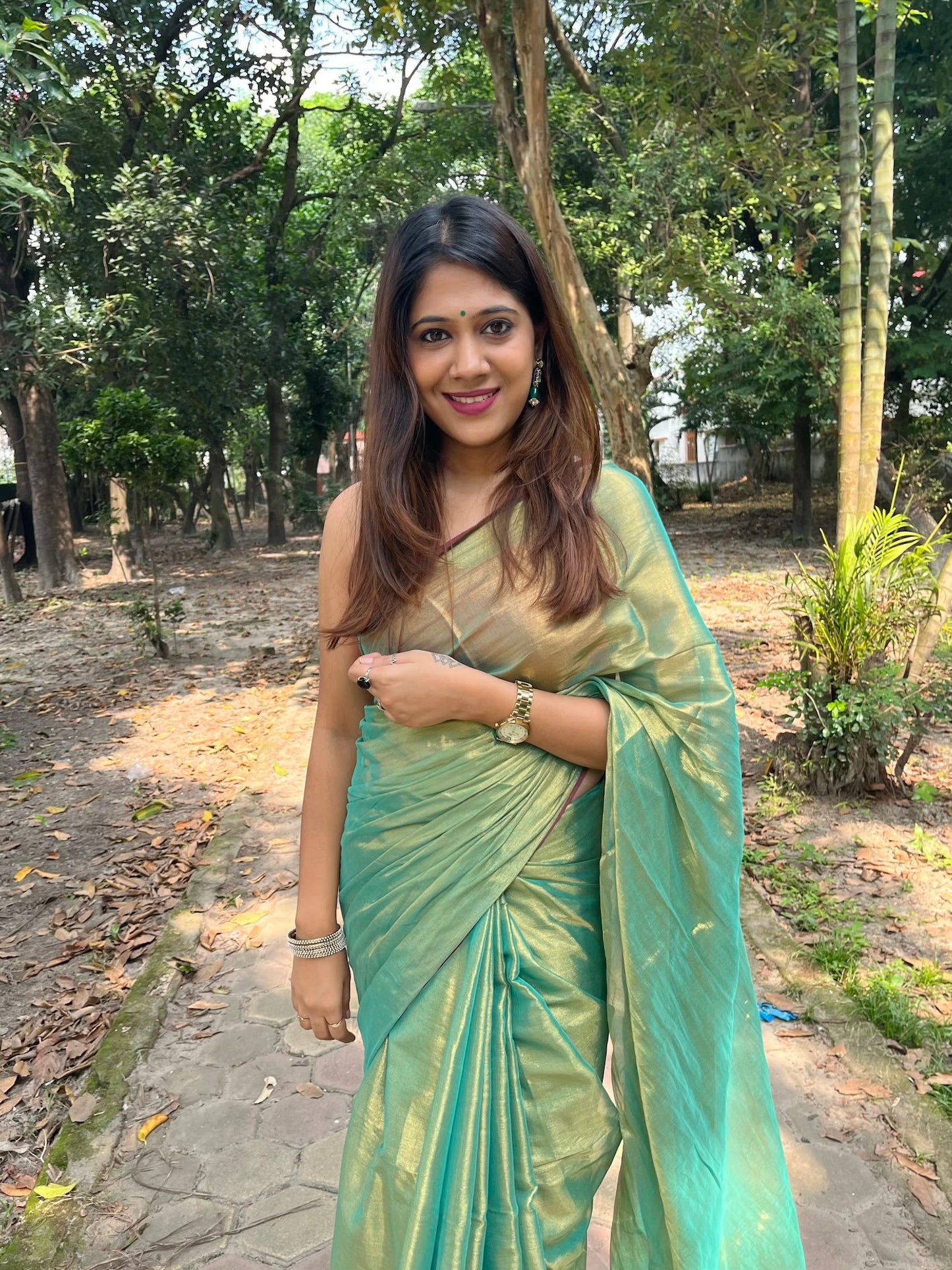 Green Mul Cotton Dual Tone Tissue Saree Saree Handloom saree, handcrafted saree, daily wear saree, office saree, affordable saree, saree for summers, Suta sarees, Eternity by Sakshi Sarees,