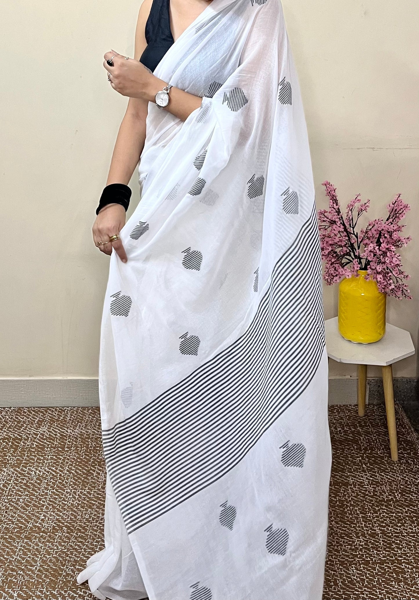 White Handloom Mark Mul Cotton Handloom Saree
