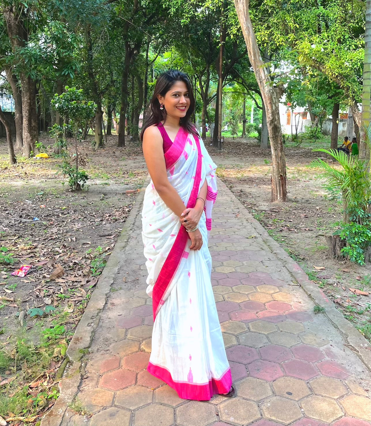 White Pure Cotton Saree with Heavy Pink Embroidery Work Saree Handloom saree, handcrafted saree, daily wear saree, office saree, affordable saree, saree for summers, Suta sarees, Eternity by Sakshi Sarees,