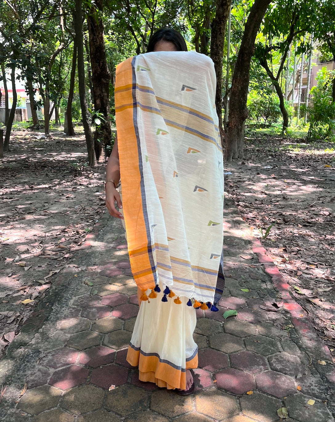Off White Khadi Cotton Saree with Jamdani Weaving Saree Handloom saree, handcrafted saree, daily wear saree, office saree, affordable saree, saree for summers, Suta sarees, Eternity by Sakshi Sarees,