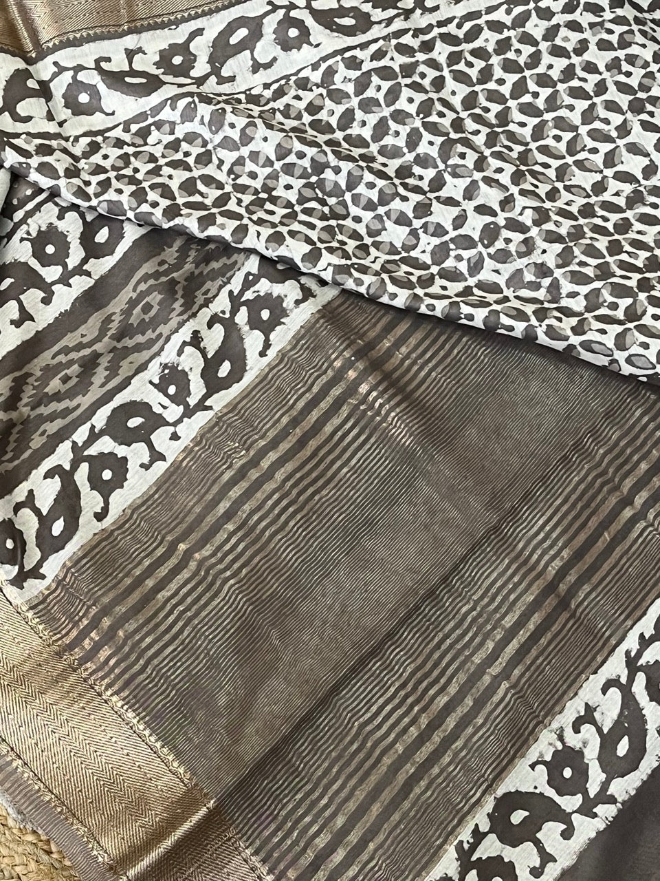 Off White Dabu Handblock Printed Maheshwari Silk Saree
