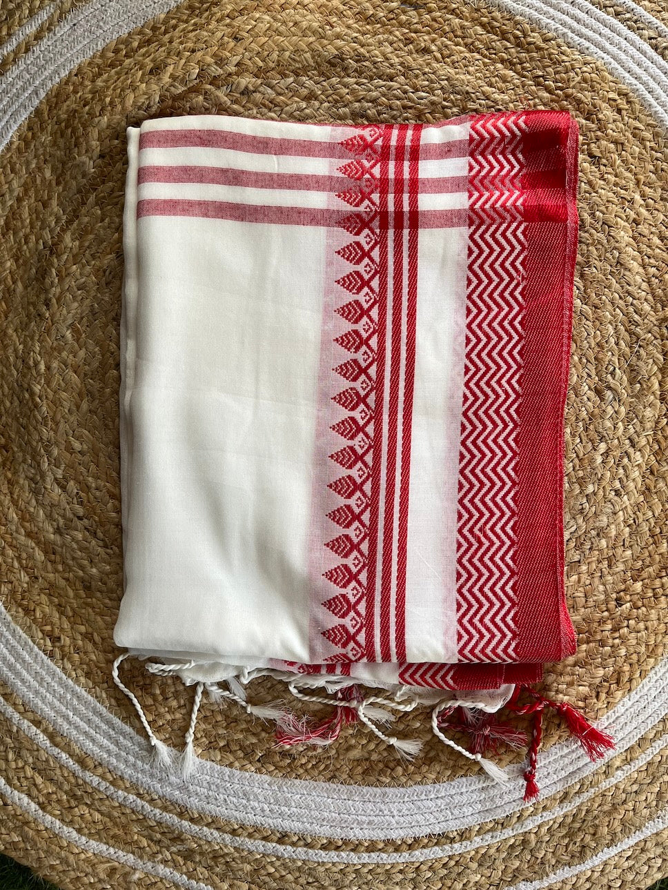 White Mul Cotton Lal Paar Paan Border Saree Saree Handloom saree, handcrafted saree, daily wear saree, office saree, affordable saree, saree for summers, Suta sarees, Eternity by Sakshi Sarees,