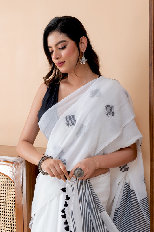 White Handloom Mark Mul Cotton Jamdani Saree with Tassels