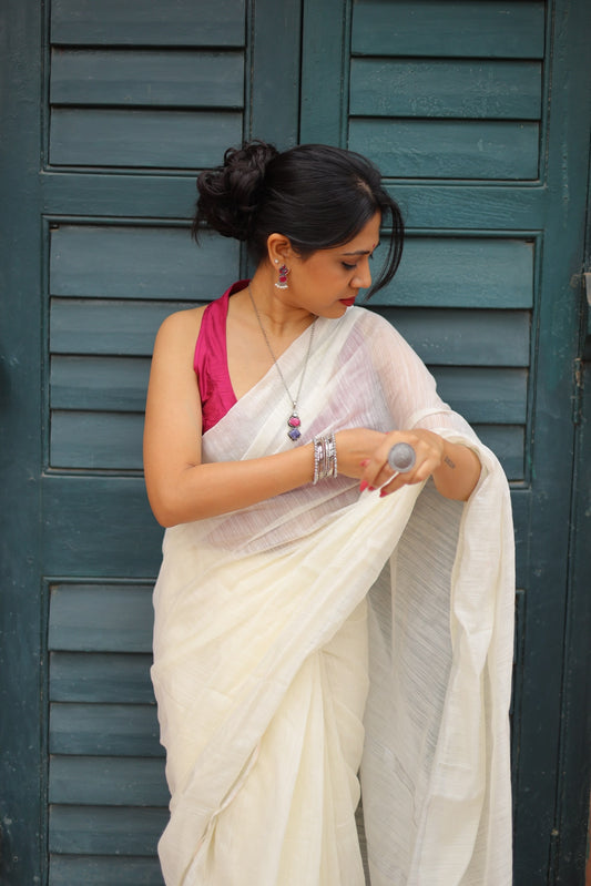 Off White Plain Slub Mul Cotton Saree with Silver Zari Stripes Saree Handloom saree, handcrafted saree, daily wear saree, office saree, affordable saree, saree for summers, Suta sarees, Eternity by Sakshi Sarees,