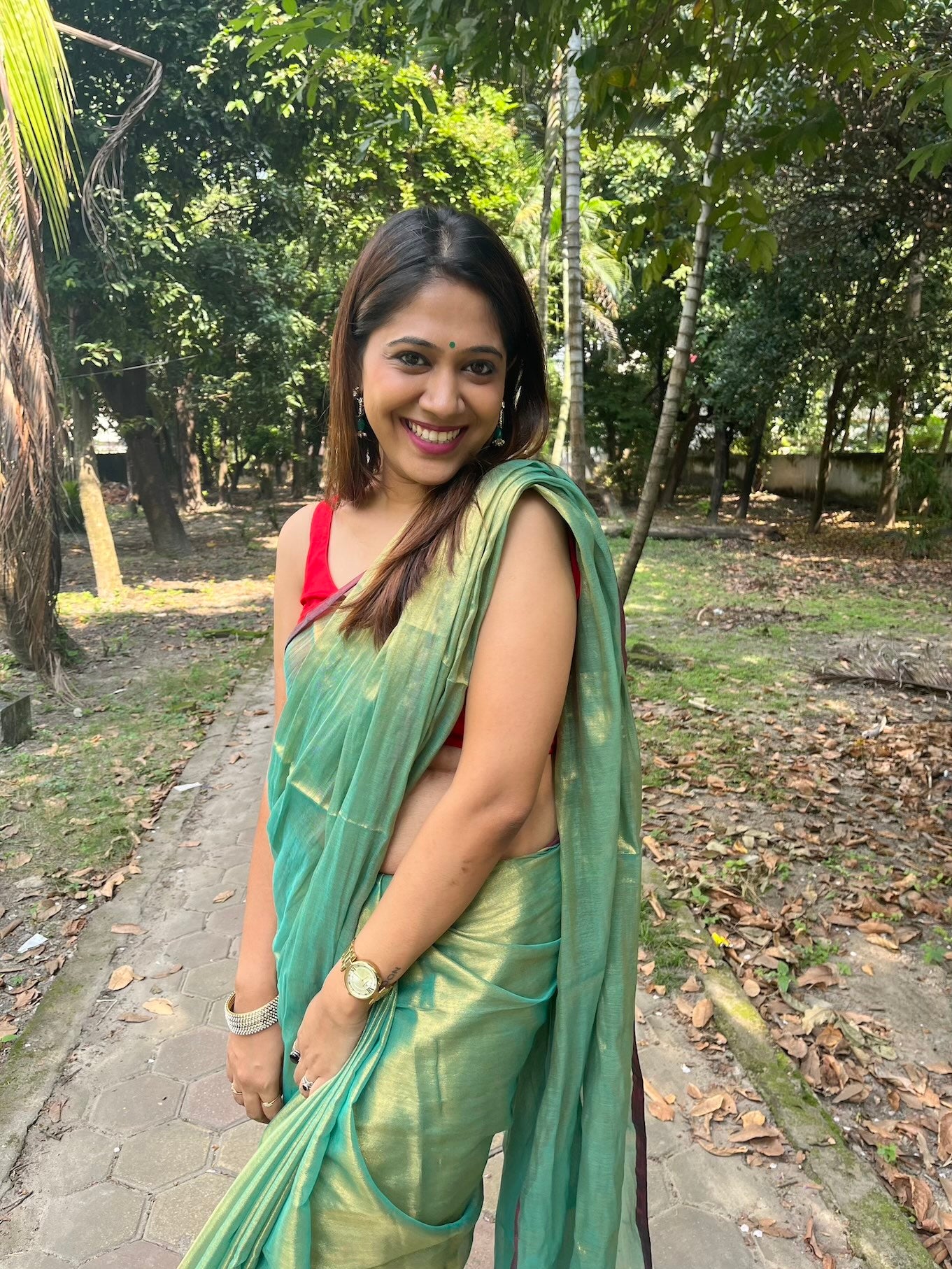 Green Mul Cotton Dual Tone Tissue Saree Saree Handloom saree, handcrafted saree, daily wear saree, office saree, affordable saree, saree for summers, Suta sarees, Eternity by Sakshi Sarees,