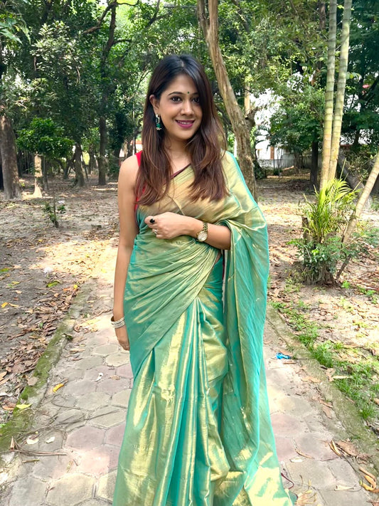 Green Mul Cotton Dual Tone Tissue Saree Saree Handloom saree, handcrafted saree, daily wear saree, office saree, affordable saree, saree for summers, Suta sarees, Eternity by Sakshi Sarees,