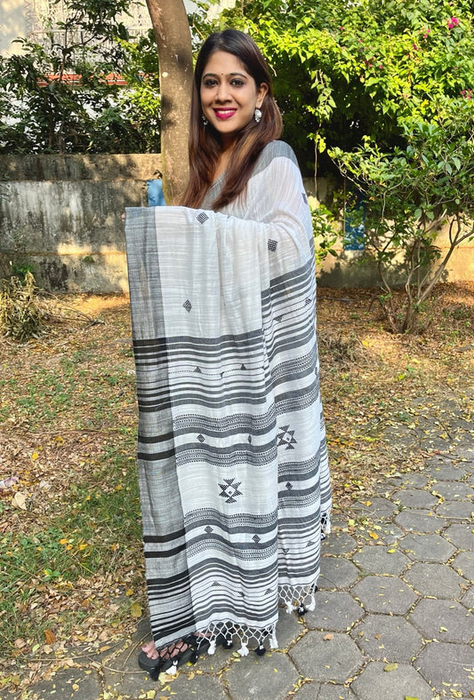 White Khadi Cotton Saree with Heavy Embroidered Palla and Tassels Saree Handloom saree, handcrafted saree, daily wear saree, office saree, affordable saree, saree for summers, Suta sarees, Eternity by Sakshi Sarees,