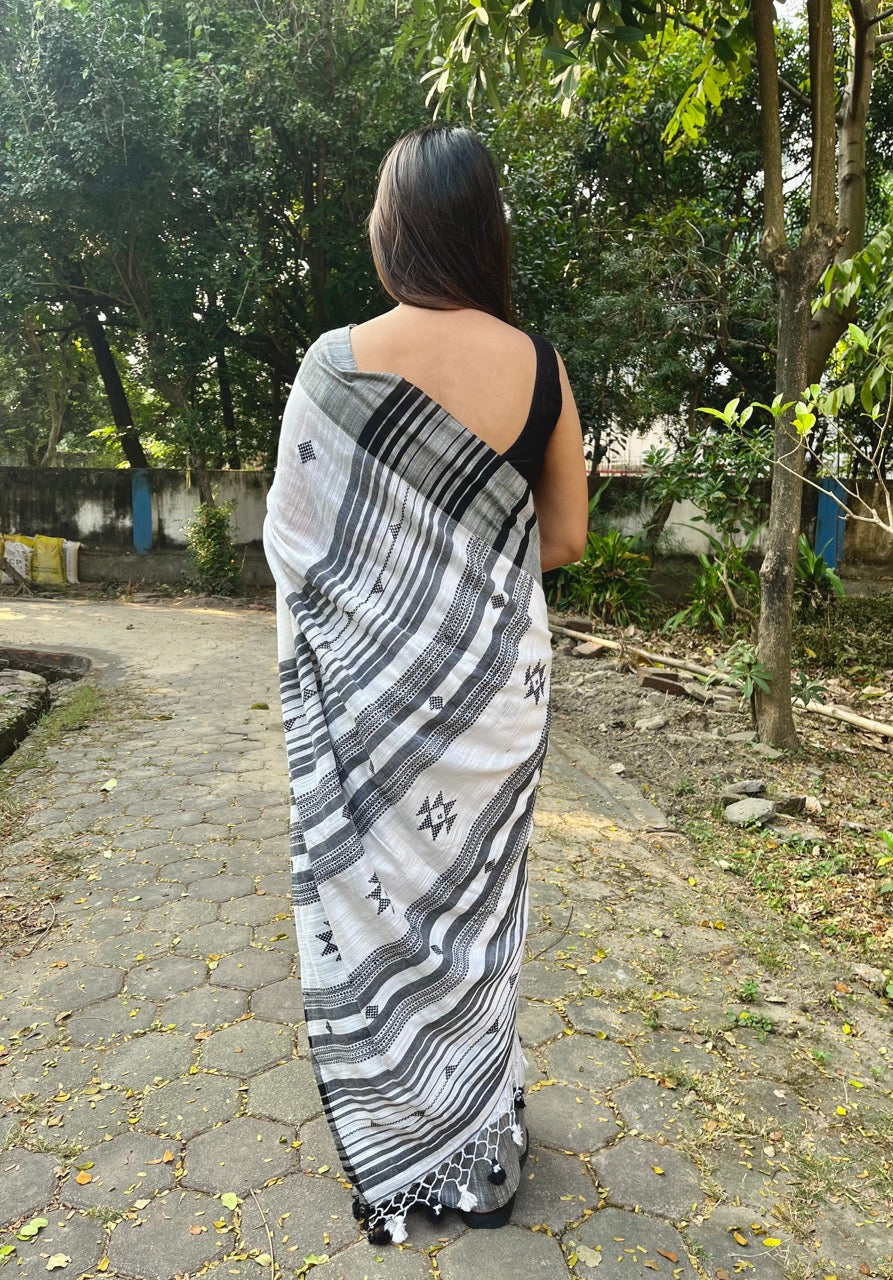 White Khadi Cotton Saree with Heavy Embroidered Palla and Tassels Saree Handloom saree, handcrafted saree, daily wear saree, office saree, affordable saree, saree for summers, Suta sarees, Eternity by Sakshi Sarees,