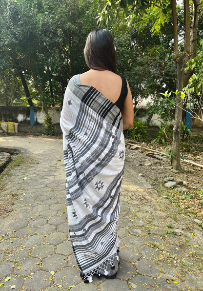 White Khadi Cotton Saree with Heavy Embroidered Palla and Tassels Saree Handloom saree, handcrafted saree, daily wear saree, office saree, affordable saree, saree for summers, Suta sarees, Eternity by Sakshi Sarees,