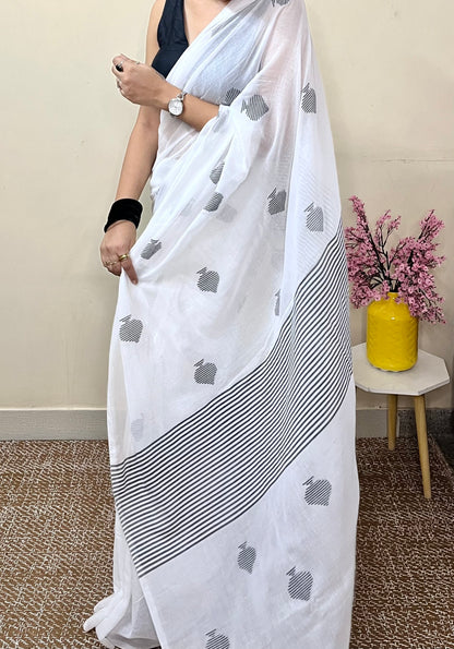 White Handloom Mark Mul Cotton Handloom Saree