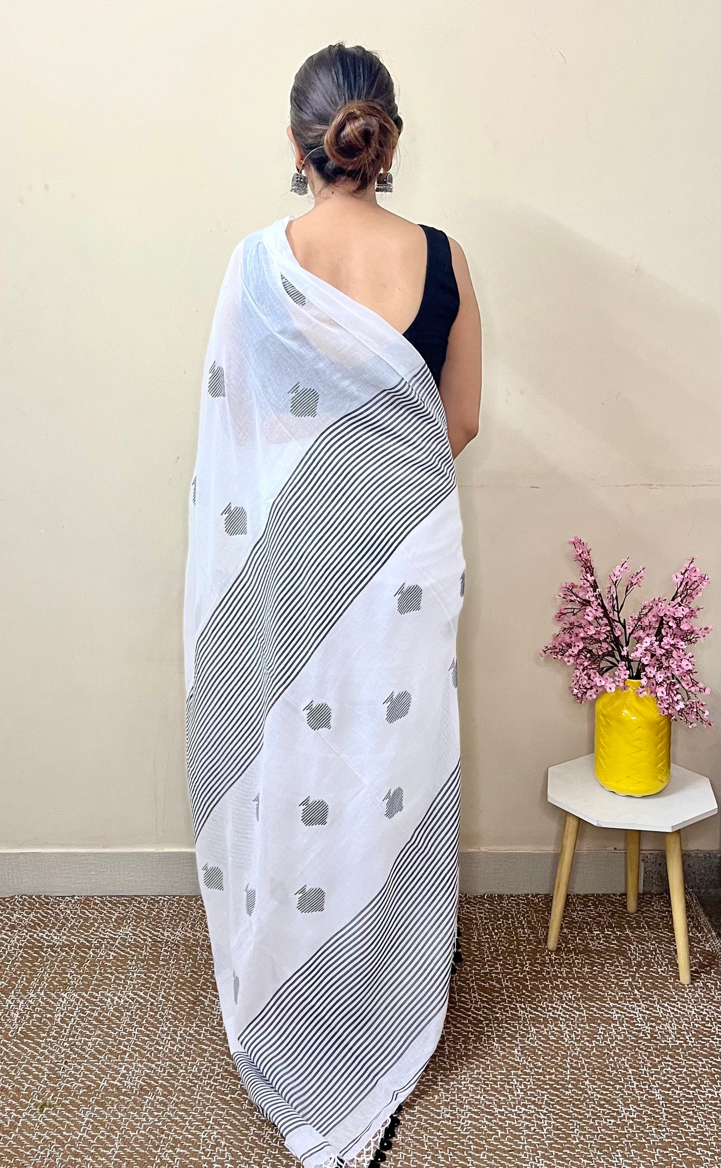 White Handloom Mark Mul Cotton Handloom Saree