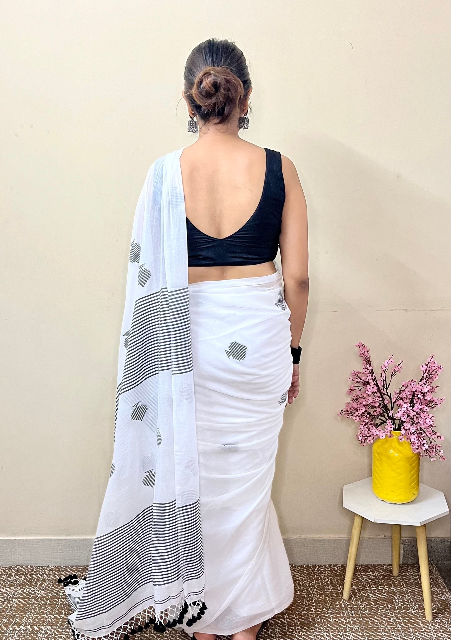 White Handloom Mark Mul Cotton Handloom Saree