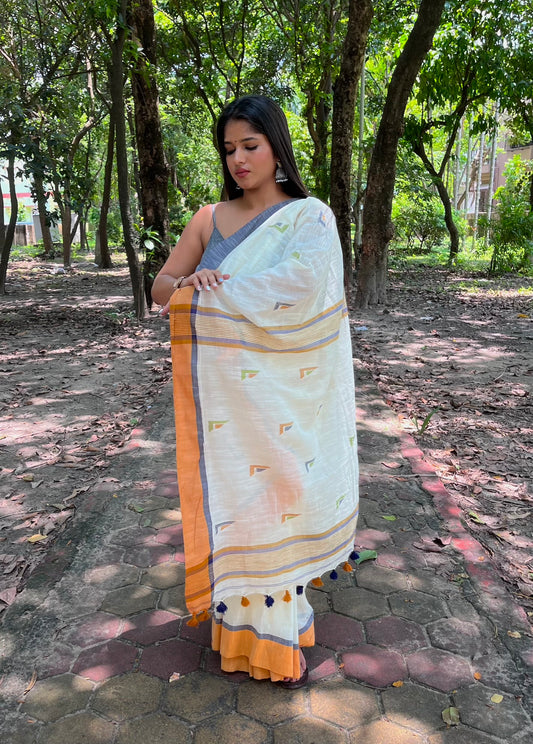 Off White Khadi Cotton Saree with Jamdani Weaving Saree Handloom saree, handcrafted saree, daily wear saree, office saree, affordable saree, saree for summers, Suta sarees, Eternity by Sakshi Sarees,