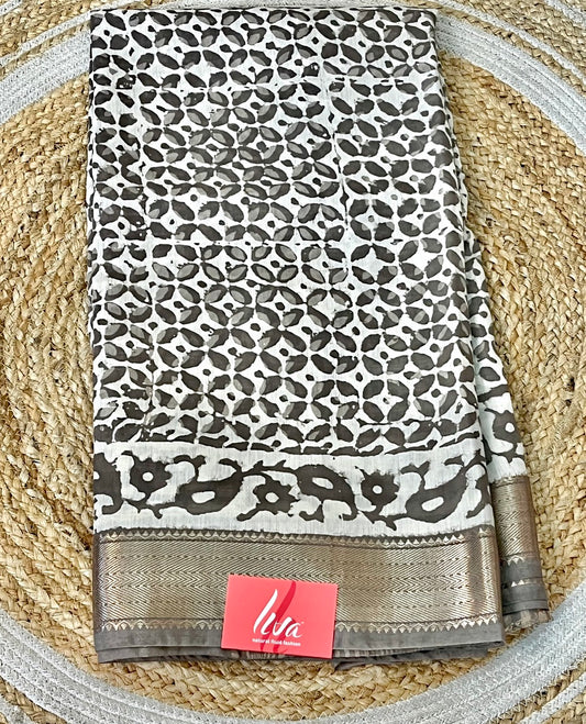 Off White Dabu Handblock Printed Maheshwari Silk Saree