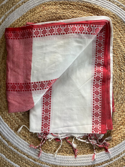 White Mul Cotton Lal Paar All Over Border Saree Saree Handloom saree, handcrafted saree, daily wear saree, office saree, affordable saree, saree for summers, Suta sarees, Eternity by Sakshi Sarees,